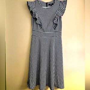 Houndstooth dress perfect for everyday or to dress up!